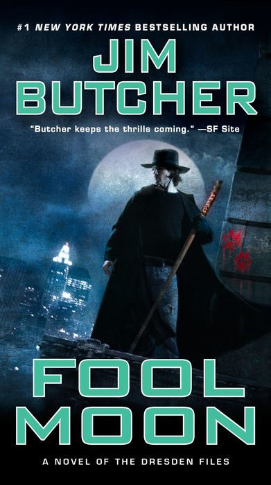 Book cover of 'Fool Moon' by Jim Butcher featuring a silhouette of a man with a cane against a moonlit cityscape.