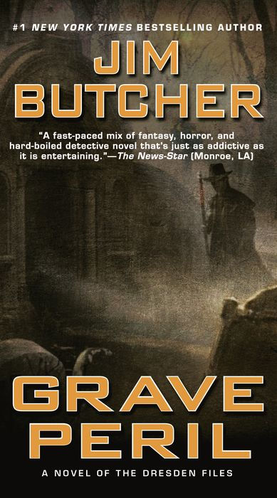 Book cover of 'Grave Peril' by Jim Butcher with a dark, atmospheric scene.